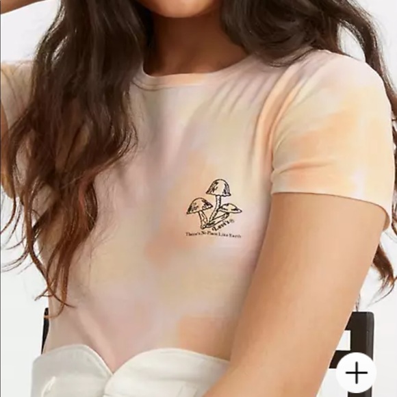 Levi’s tie dye tee 💫 🌈 - Picture 9 of 9